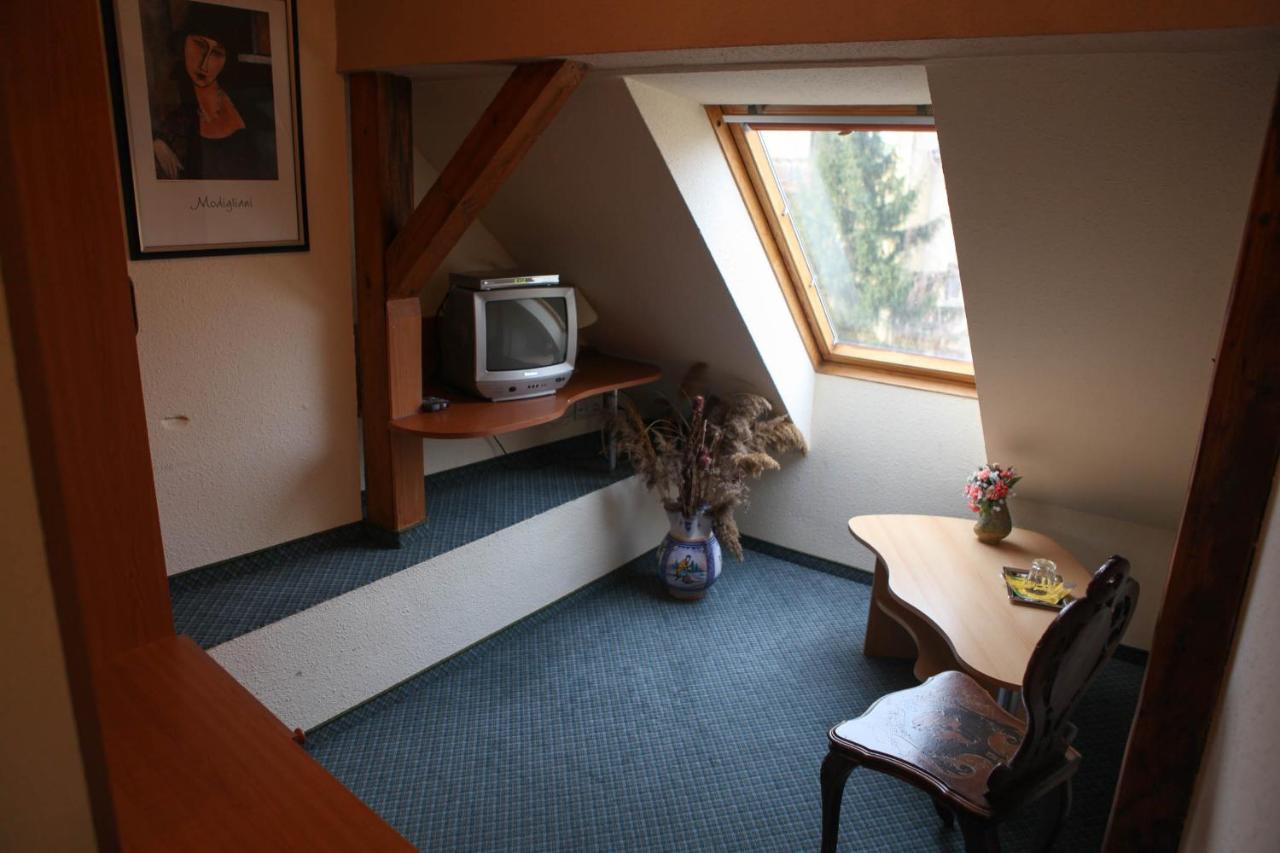 Barokk Antik Guest House Kecskemét Zewnętrze zdjęcie
