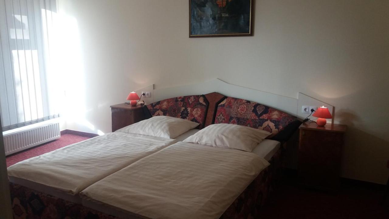 Barokk Antik Guest House Kecskemét Zewnętrze zdjęcie