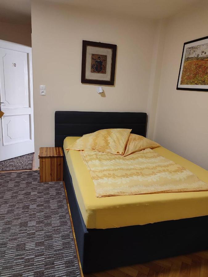 Barokk Antik Guest House Kecskemét Zewnętrze zdjęcie